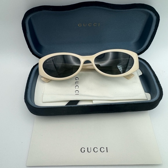NIB Authentic Gucci hailey oval sunglasses in ivory main image 5
